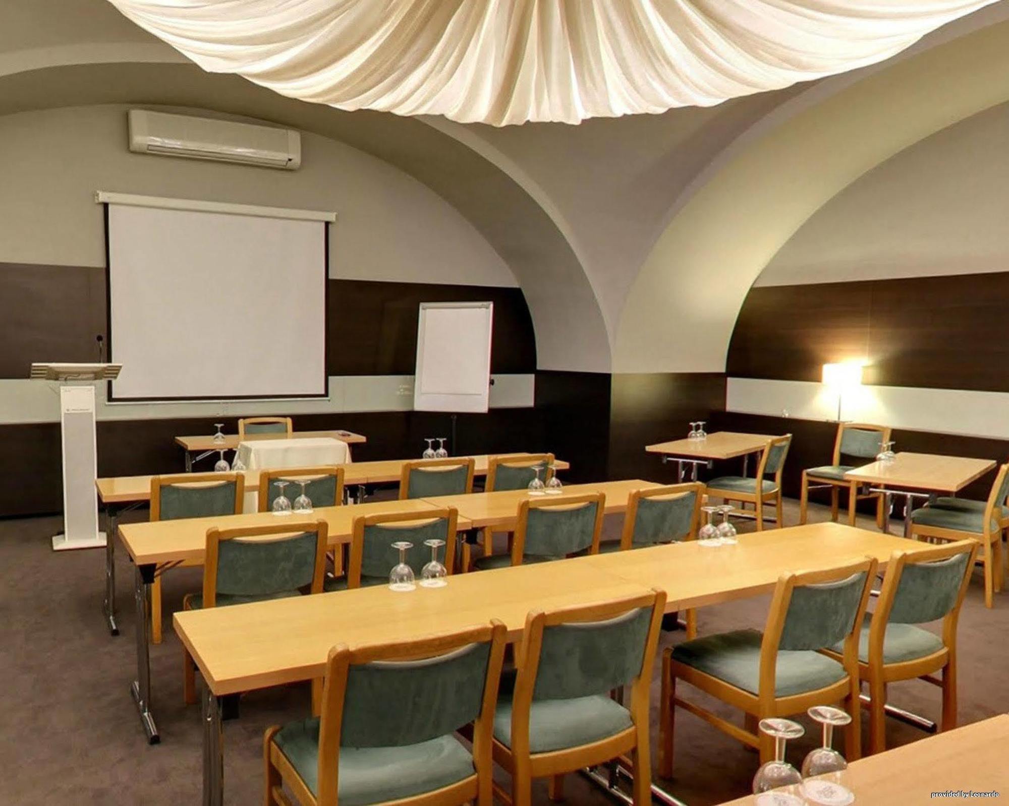 Hotel Pracharna Park 4*